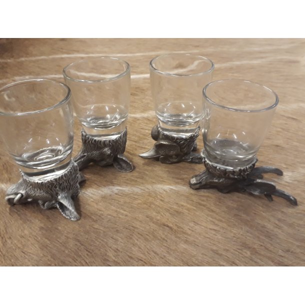 Snapseglas med dyre hoveder.   